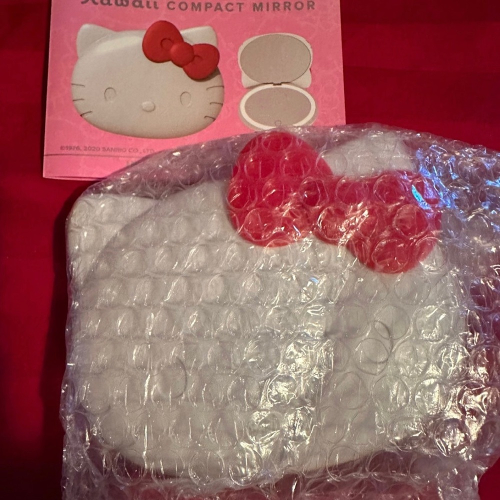 Impression Vanity Hello Kitty Kawaii compact